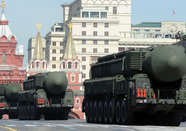 Беларуският премиер Роман Головченко потвърди че страната доставя оръжие на