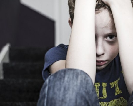 Съдят приемна майка, изтезавала дете