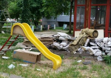 Нарушител който системно трупа строителни отпадъци на детска площадка е