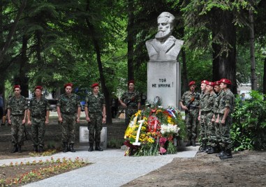 На втори 2 ри юни почитаме паметта на революционера Христо Ботев