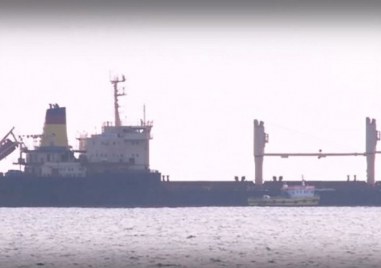 Шест чуждестранни кораба остават в пристанището на Мариупол въпреки създадените