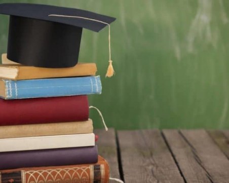 Докторантската стипендия се увеличава с 50%