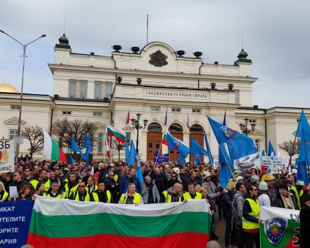 Полицаи и надзиратели готвят протести, а ръководството на МВР се сети за 