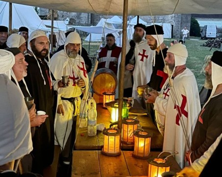 Рицари и гладиатори от няколко държави се включват в шествие днес на Главната