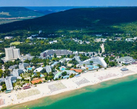 Стотици украински бежанци ще останат в хотелите в Албена