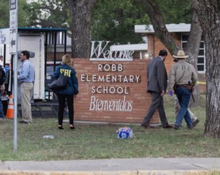 Стрелецът от Тексас бил в училището час преди да бъде убит от полицията