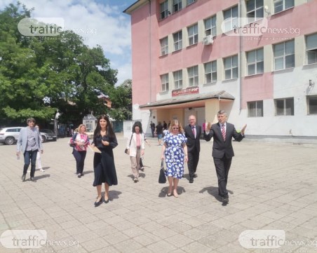 След проект за интеграция: Неграмотно момиче от Столипиново е един от най-добрите кадри на 