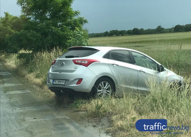 Автомобил излетя от пътя между селата Труд и Граф Игнатиево