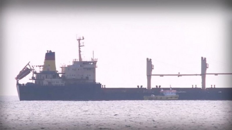 Шест чуждестранни кораба остават в пристанището на Мариупол, въпреки, създадените