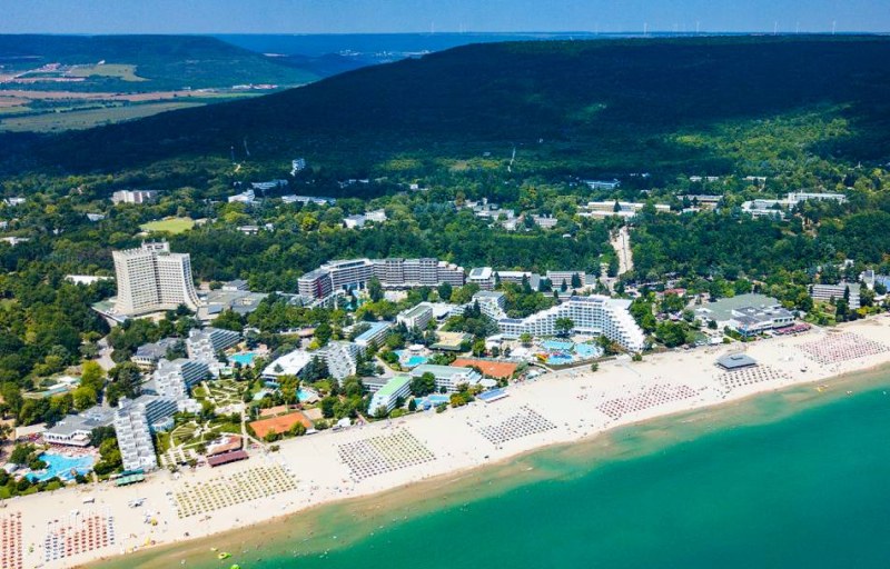 Стотици украински бежанци ще останат в хотелите в Албена