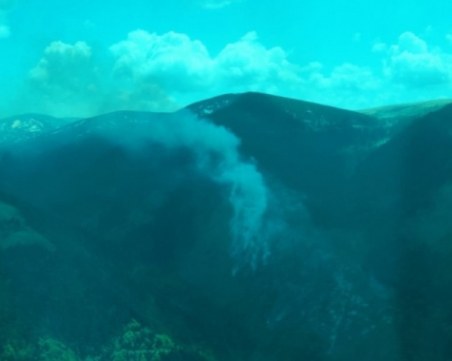 80 пожарникари и горски работници продължават гасенето на пожара при Илийна река в Рила