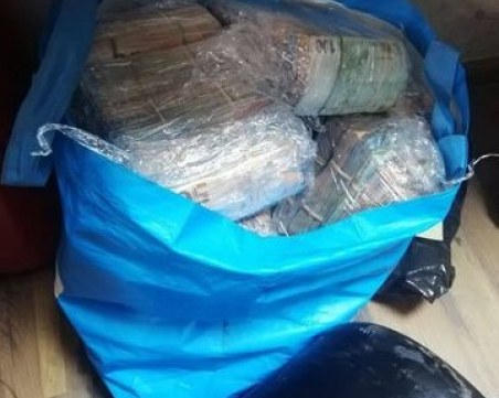 Арестуваха мъж, опитал да напусне България, с 1,6 млн. евро