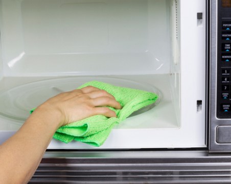 Няколко начина да се отървете от лошата миризма в микровълновата фурна