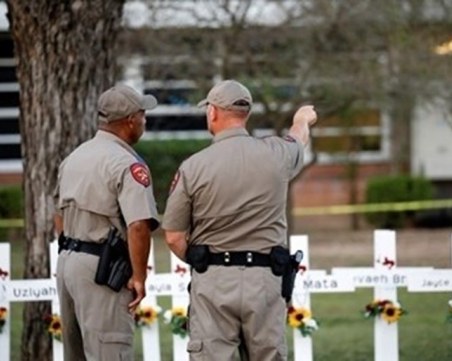 След стрелбата в Тексас: Полицията призна за грешки и забавена реакция