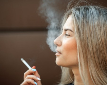 Всяко трета 15-годишна тийнейджърка пуши! СЗО: Ракът на белия дроб е в топ 5