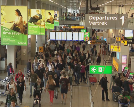 Задръствания на летището в Амстердам - отменят полети