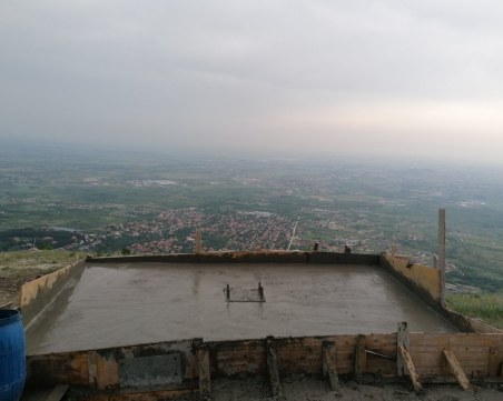 Издигат огромно българско знаме на любим връх на пловдивчани