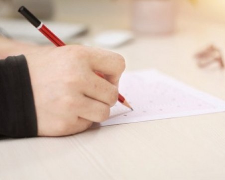 Публикуваха отговорите на матурите по биология и руски език