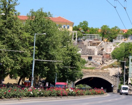 Спират движението в една от пътните ленти под Античния театър