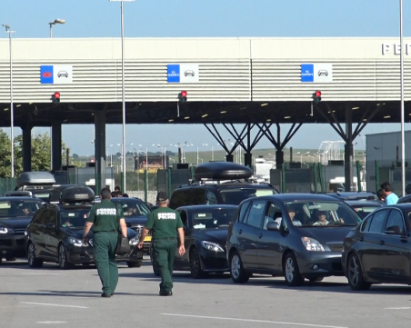 Три са автобусите, пренасяли над милион и половина евро, през границата с Турция