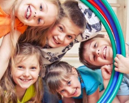 Весели игри и много изненади с клоуни очакват децата в парк 