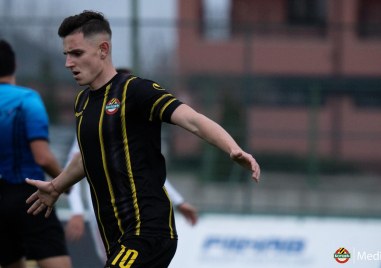 Двама футболисти на Ботев Пловдив бяха повикани в юношеския национален