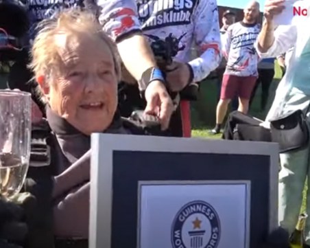 103-годишна стана най-възрастната парашутистка в света