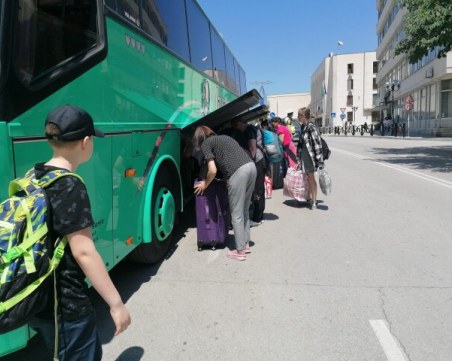 Първите украински бежанци пристигнаха в буферния център в Сарафово