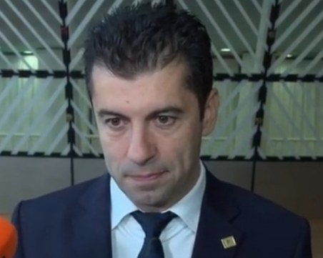 Премиерът от Брюксел: България ще ползва руски петрол до края на 2024