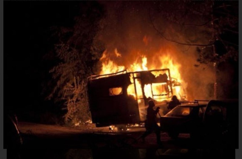 Каравана избухна в пламъци край Пловдив