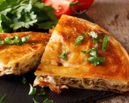 Най-добрата рецепта за домашен бюрек с кайма