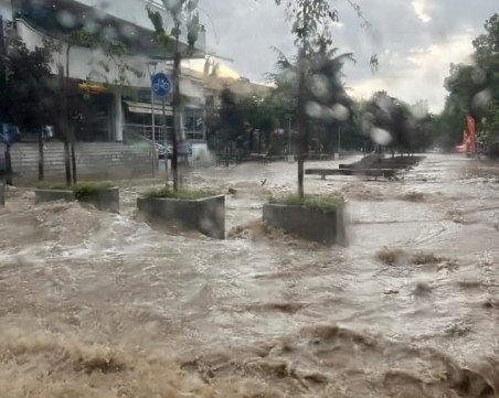 Потоп в Стара Загора – улиците се превърнаха в реки