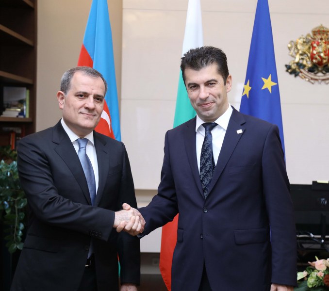 Кирил Петков на среща с външния министър на Азербайджан: Скоро ще получаваме азерски газ чрез интерконектора