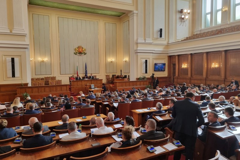 Парламентът прие на второ четене промени в Закона за достъп