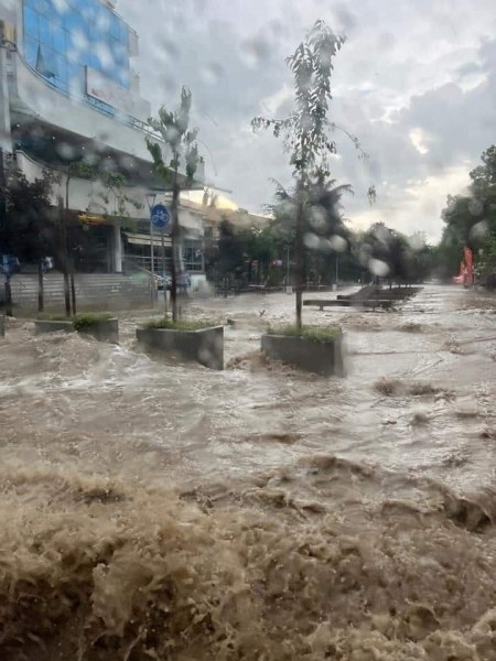 Потоп в Стара Загора – улиците се превърнаха в реки