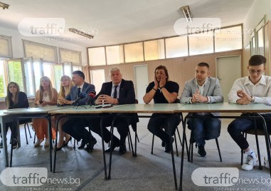 Престрелки от кмета Здравко Димитров към областният управител белязаха пресконференция