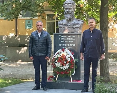 Кметът Димитър Иванов почете паметта на Христо Ботев и загиналите за свободата на България