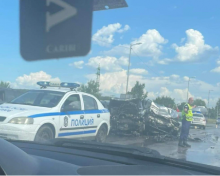 Мъж е с прерязани крака след ужасна катастрофа в София