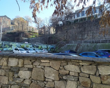 Сигнализират министерство на културата за срутването на римска стена в Стария град