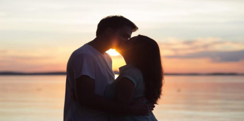 8 неща, които можеш да научиш за някого от една-единствена целувка