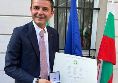 Президентът на Република Италия Серджо Матарела удостои почетния консул на Италия