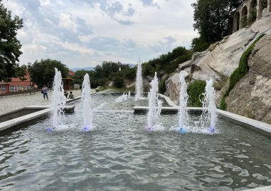 Фонтанът на езерото с мечката на Бунарджика вече работи а