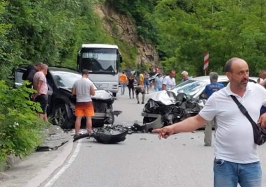 Тежка катастрофа е станала на пътя Асеновград Смолян сигнализираха