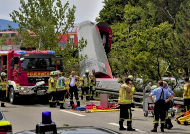 Четирима души загинаха в тежка влакова катастрофа в Германия Поне