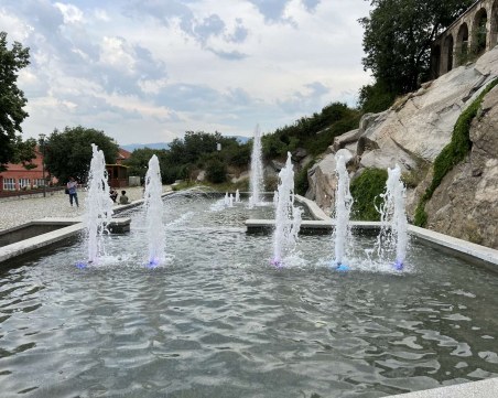 Пуснаха фонтана с мечката на Бунарджика