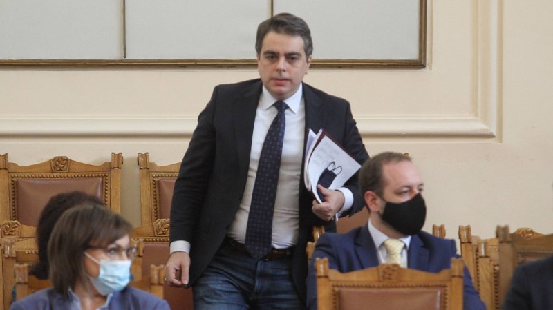 Асен Василев: Изразходвани са по-малко от половината от парите за бежанците