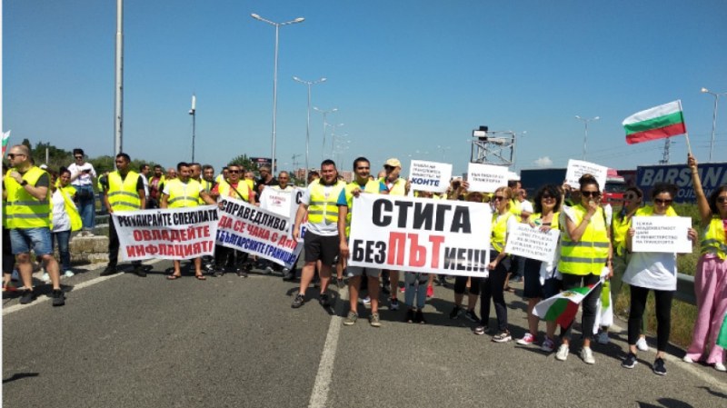Отново: Превозвачи поискаха оставката на транспортния министър