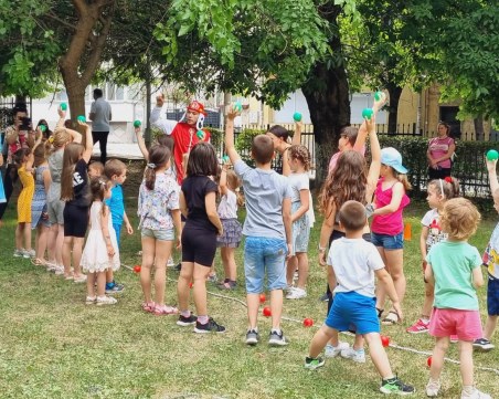 Детски смях озвучи Първенец днес! Малчугани се впуснаха в шеметни игри