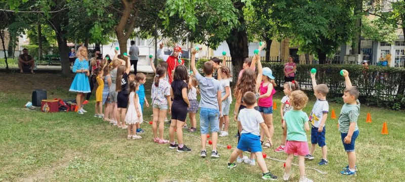Детски смях озвучи Първенец днес! Малчугани се впуснаха в шеметни игри