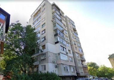 Високият блок в район Западен на улица Иван Стефанов Гешев